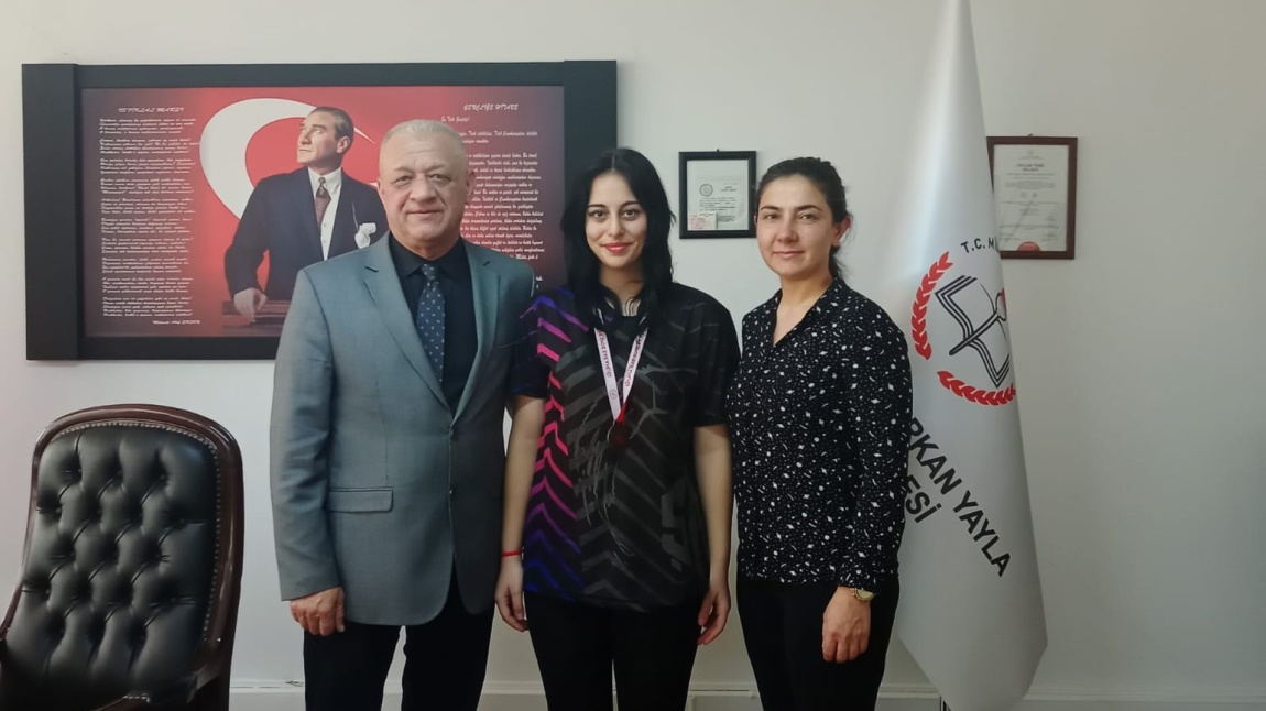 Öğrencimiz Emine Koç Muay Thai Türkiye Üçüncüsü  