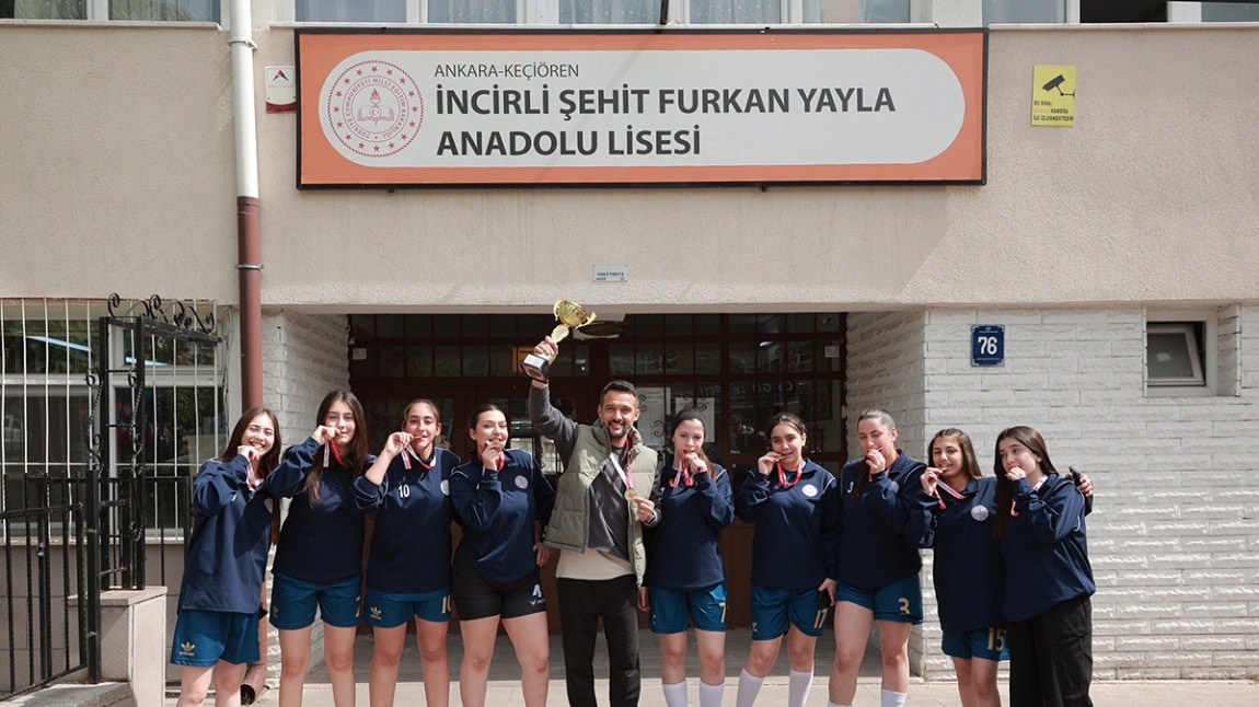 Kız Futsal Takımımız Keçiören Şampiyonu